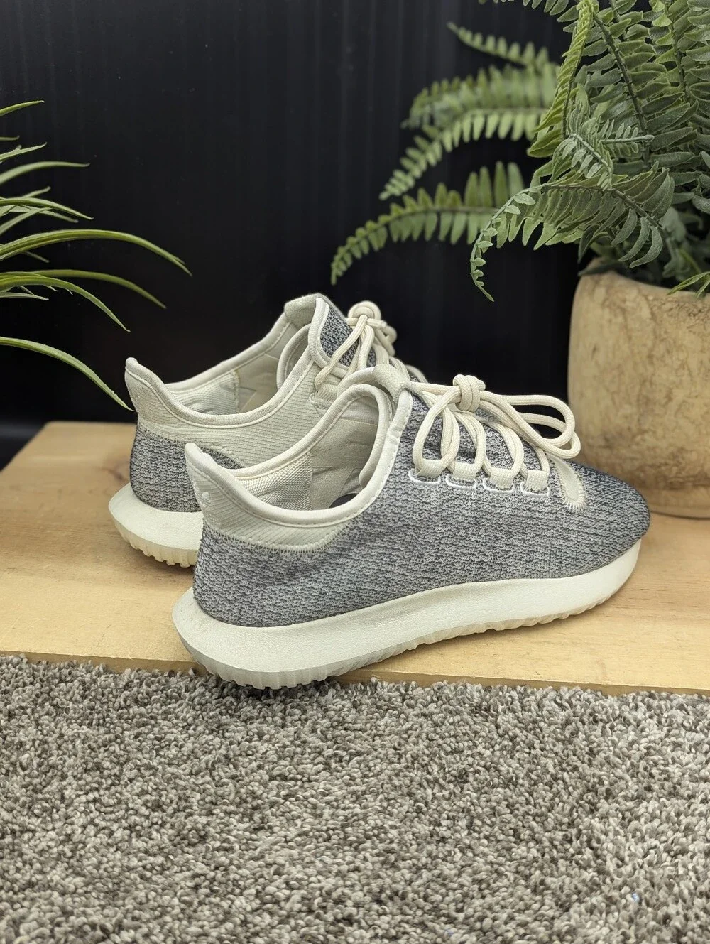 Adidas Tubular Shadow Women's Size 7 Running Walking Gym Shoes Casual Comfort